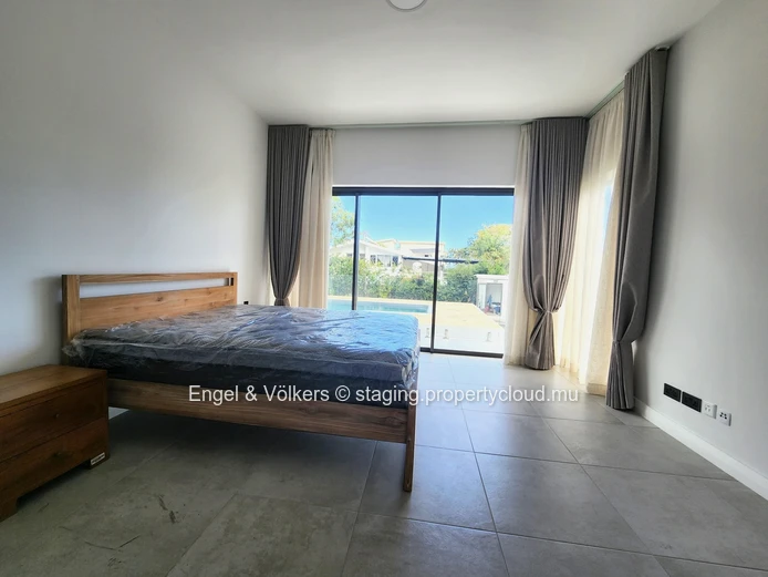 Spacious 3 bedroom apartment with communal pool