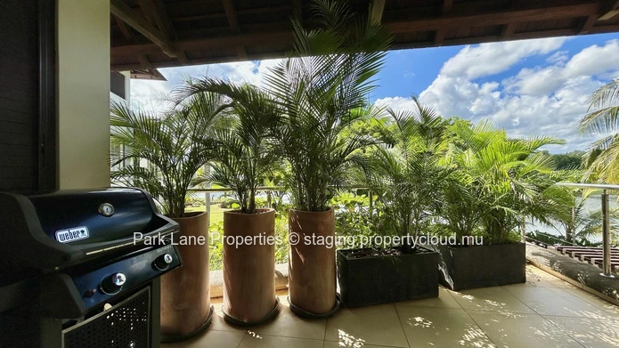 Unique 4-Bedroom Villa steps from Tamarin Beach
