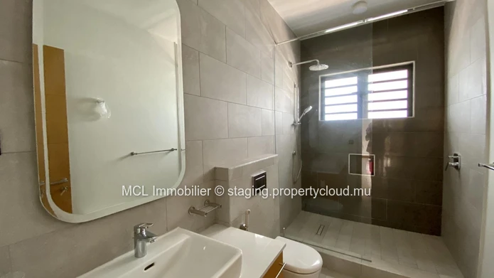 3 bedroom beachfront apartment in Pereybere