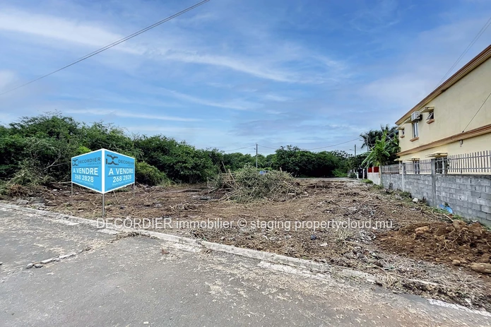 Residential land at 10 min walk from the public beach