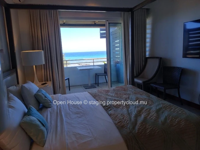 Superb beachfront Penthouse for sale in Pointe aux Biches, 3 bedrooms, communal pool, price Rs 28M. Don't miss out!