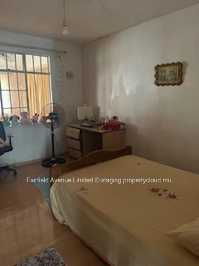 "Prime Commercial Space in Petit Verger, Moka - 300m², Mountain Views, Parking, Close to Amenities - Priced at Rs 15M"