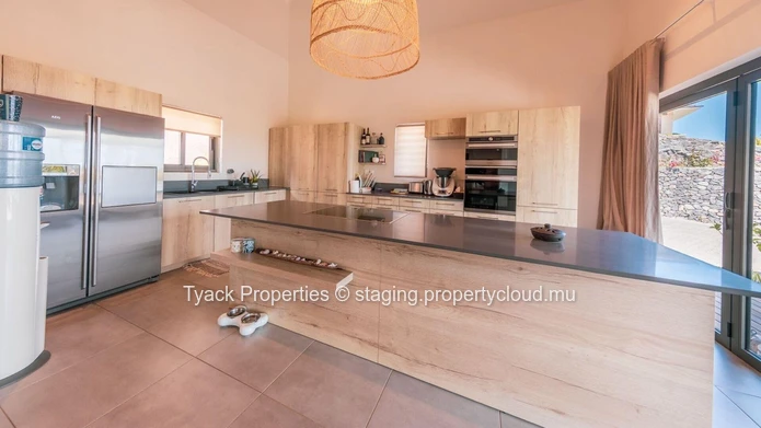 Luxury 4-Bedroom Villa for Sale in Tamarin – RES Scheme
