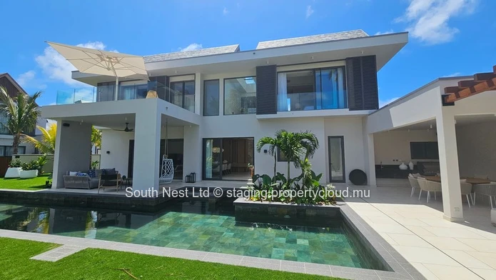 One&Only luxury villa with a private pool, seafront access