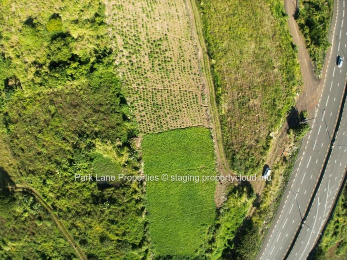 Terrain agricole à vendre sur la route Terre Rouge-Verdun