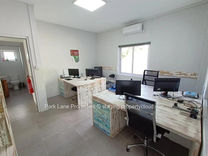 Super affaire dans l'Ouest! Bureau à louer