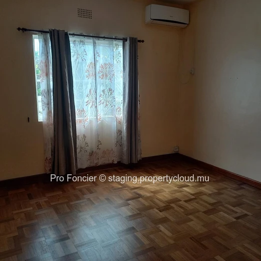 Office for rent in Quatre-Bornes - Prime central location