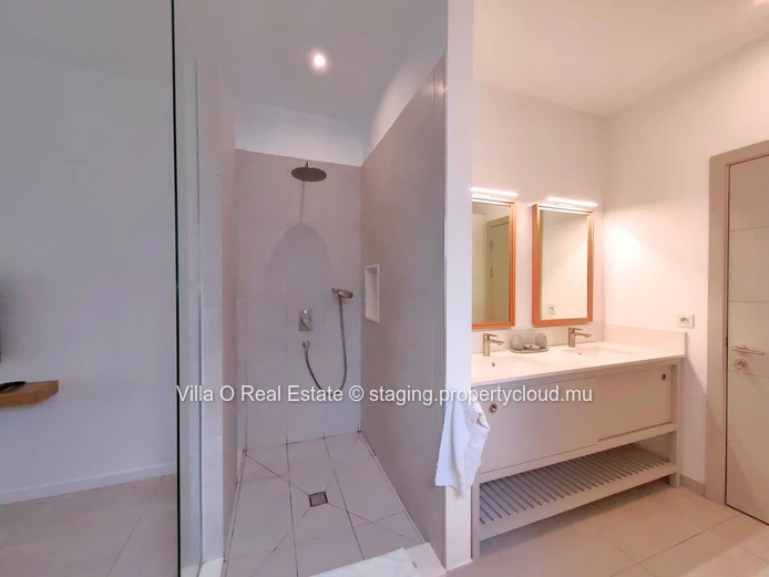 Jolie appartement clé en main, avec un jardin privatif et deux sublime piscine commune avec un accès sécurisé, sur un...
