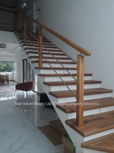  Beautiful House for Sale in Hermitage