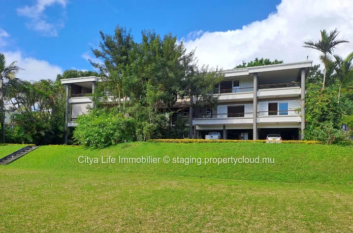 Deux Maisons à vendre à Floréal, d'une superficie totale de 1 146m² habitables, sur un terrain de 3 750m², 7 chambres...