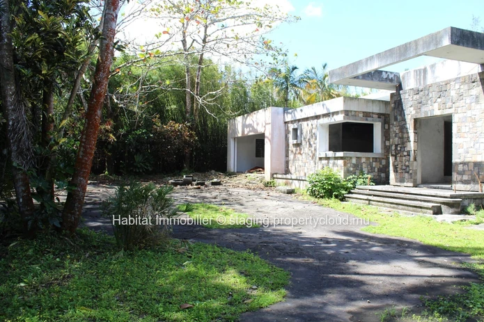 FOR SALE - House to be completed from 836 m2 in Floréal. 