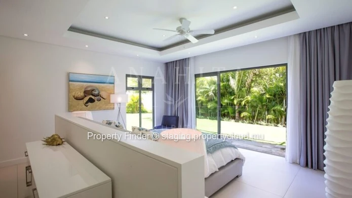Exclusive 4-Bedroom Villa with Breathtaking Golf Views