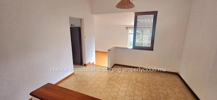Découvrez cette charmante maison non meublée d'environ 200 m² à Curepipe