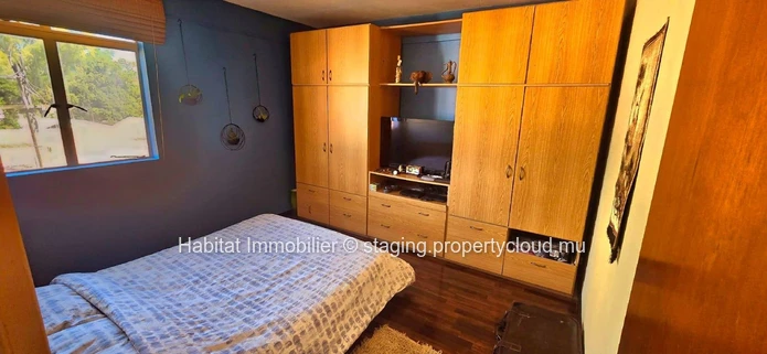 To rent : Unfurnished office space of 110 m², ideally located on the 2nd floor (without elevator) of a building in th...
