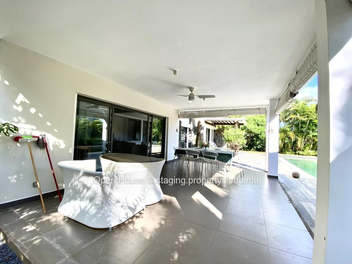 RES VILLA for sale in Grand Baie# Exclusive estate # 3 bedrooms, 2 en suite, private pool. Accessible to foreigners.