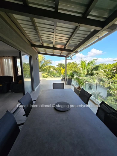 Exceptional penthouse with private rooftop in Pereybere – Sea & mountain views
