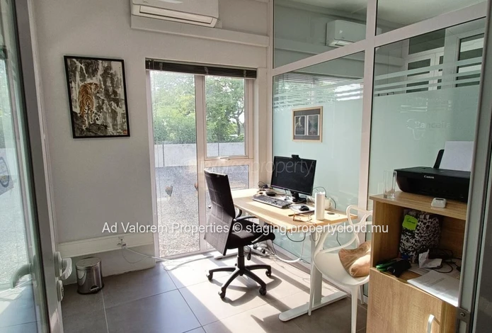 À louer – Bureau indépendant de 23 m² (rez-de-chaussée)