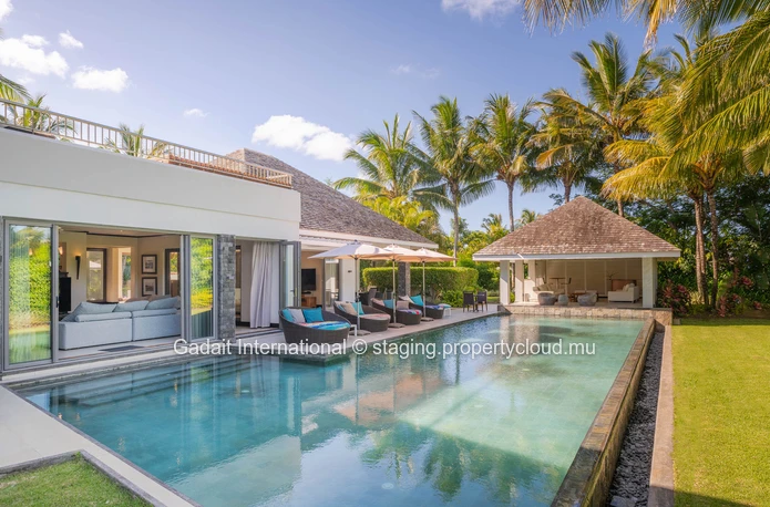 Magnifique propriété de 1972m² avec piscine, jardin et vue panoramique à Anahita