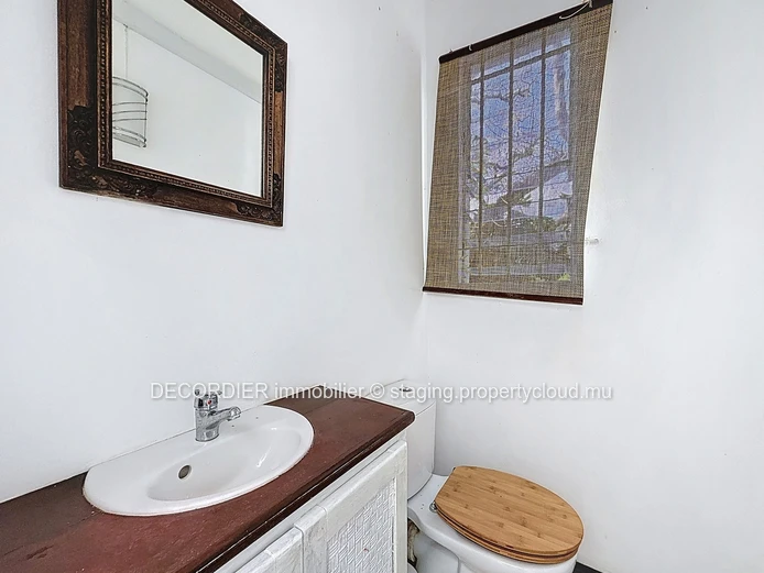 Charming home with spacious garden