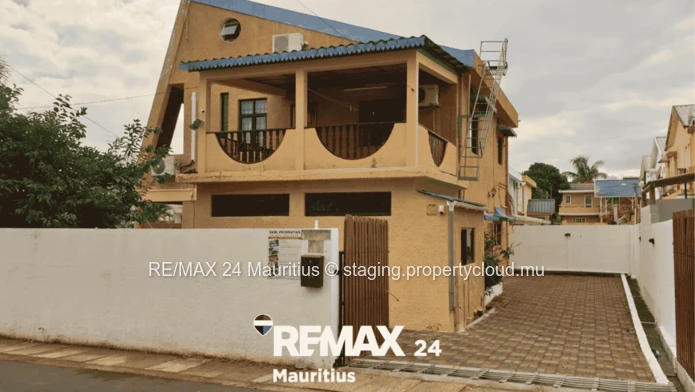 Villa meublée à Flic en Flac – Rs 15M négociable. 3 chambres dont 2 en suite + mezzanine en suite, p