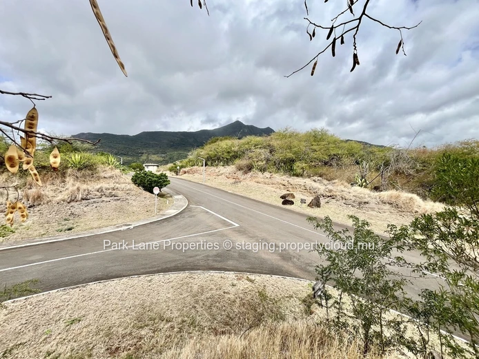 Terrain résidentiel de 1 acre à vendre au Domaine de Palmyre, Petite Rivière Noire