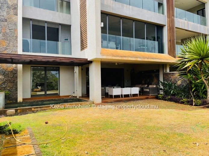 Contemporary Apartment With Pool And Private Garden