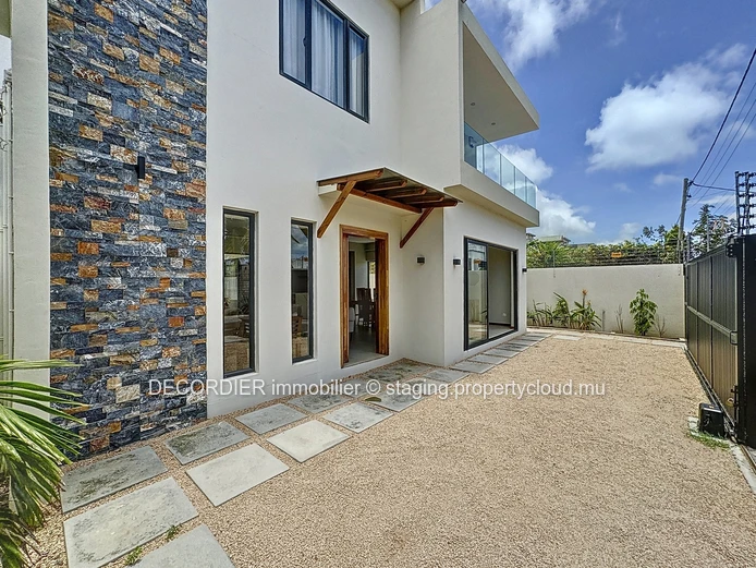 Modern and functional house with swimming pool