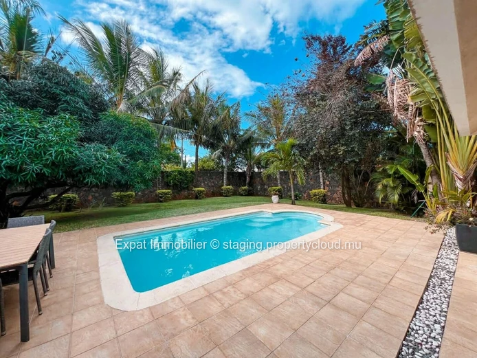 Single-storey villa with swimming pool and large garden – Grand Baie