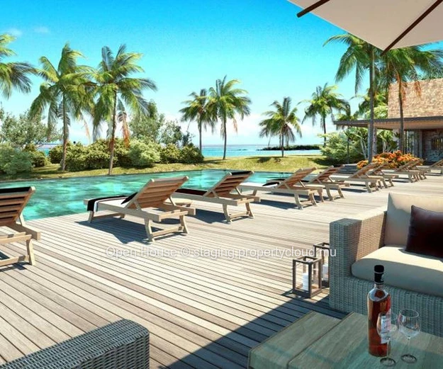Luxurious penthouse, 3/4 bedrooms, private and communal pool, boat parking and launching ramp. Sea and island views.