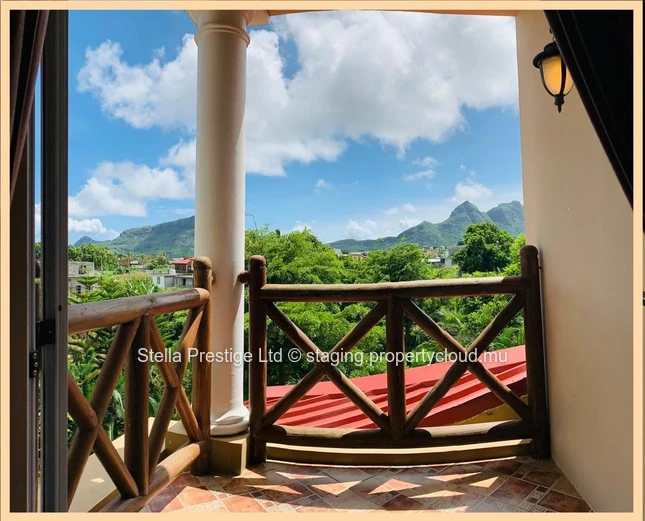 Gorgeous Riverside Cottage Priced To Sell - Sellers Are Ready To Move On! Located in Prime Position!