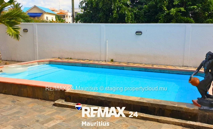 Villa meublée à Flic en Flac – Rs 15M négociable. 3 chambres dont 2 en suite + mezzanine en suite, p