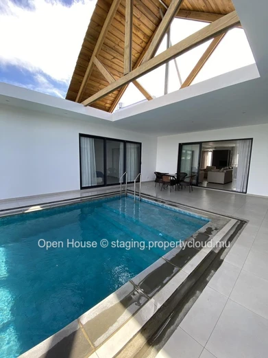 Villa meublée à louer à Péreybère, 162m², 3 chambres en suite, piscine privée, jardin, panneaux solaires, citerne d'e...