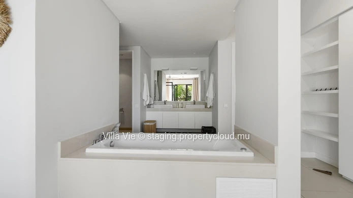 Péreybère - Magnificent 3-bedroom penthouse with large rooftop and private pool (Sole Mandate)
