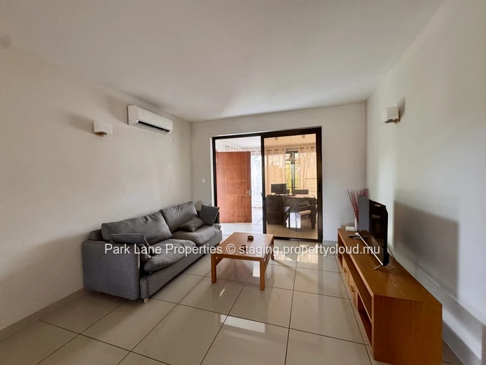Great apartment close to the La Preneuse beach