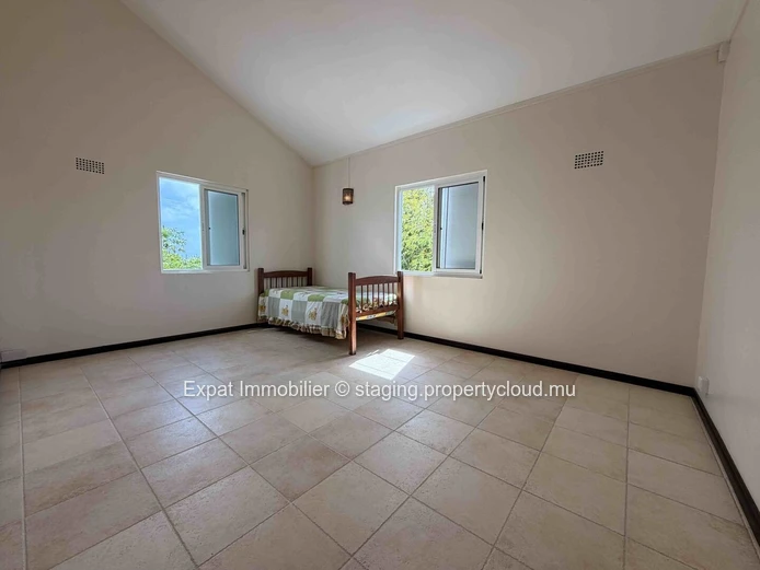 3-Bedroom Detached Villa for Rent – Pereybere, Large Tropical Garden