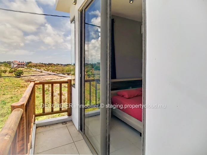 Modern duplex with private swimming pool (Sole Mandate)