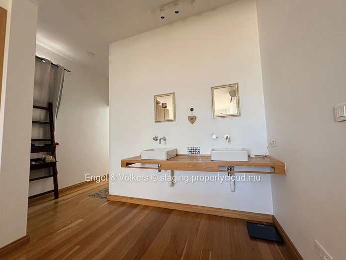 FOR RENT - Architect-designed house in Flic en Flac