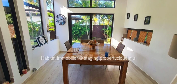 FOR SALE - sumptuous furnished and equipped single storey contemporary villa of 267 m2