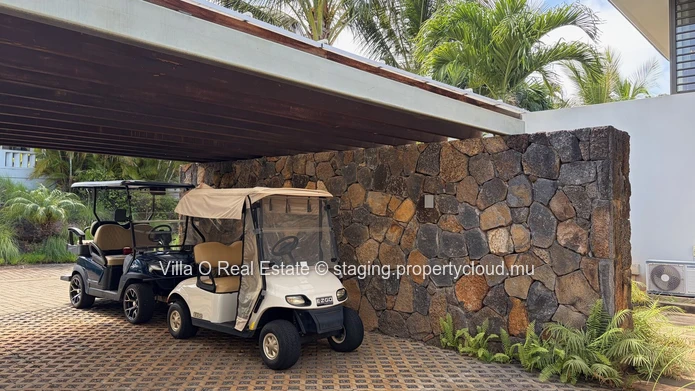 Sublime turquoise sea view from this beautiful villa, its lovely terrace and gazebo with infinity pool, located in a ...