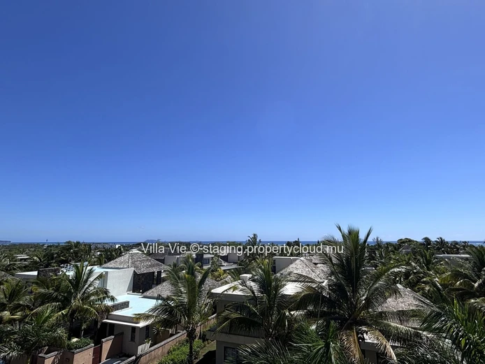 Grand Gaube - Spacious 3-bedroom penthouse with en-suite bathrooms, office, swimming pool, and sea views