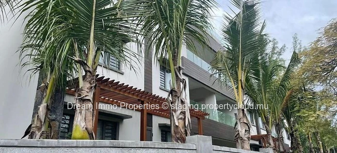 Baisse De Prix ! Appartement Meuble Situe Au 1Er Etage - Plage A Pieds A Pereybere - Ile Maurice.