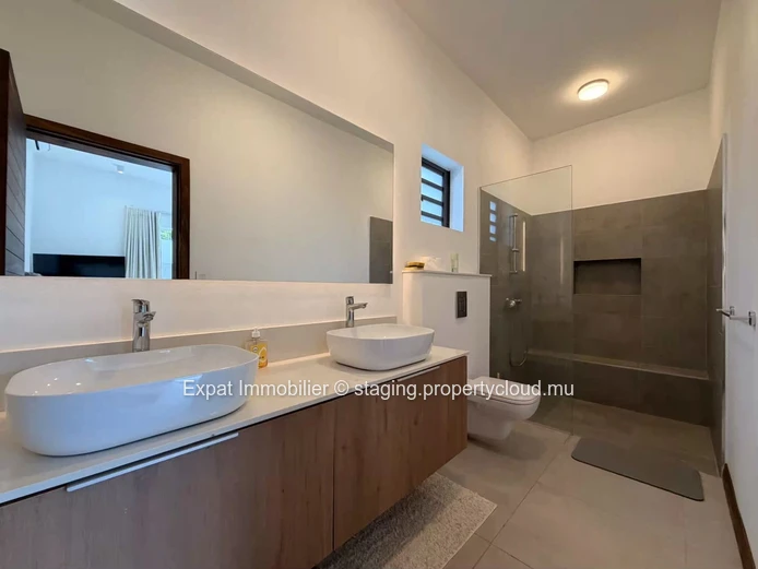 À LOUER – Villa Neuve 4 Chambres à La Forêt Daruty