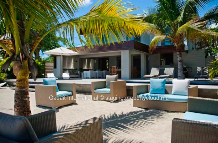 Modern Beachfront Villa for Short-Term Rent in Pereybere