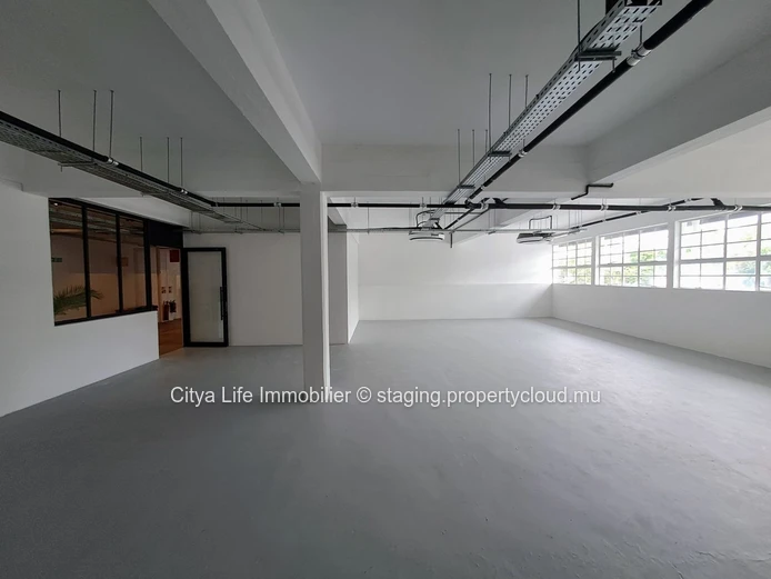 "Spacious Floréal Office for Rent with Prime Location and Amenities - 148m² at Rs 90,280"