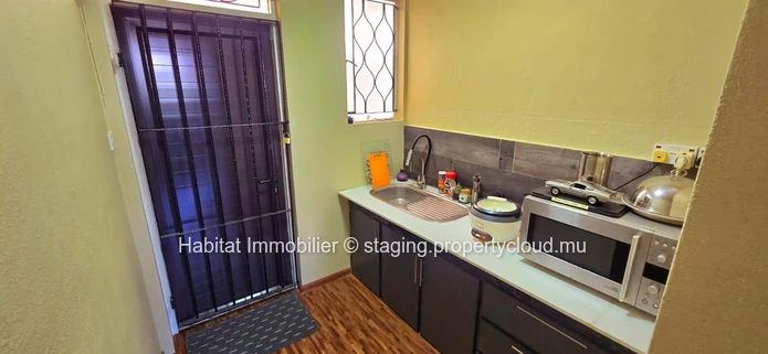 To rent : Unfurnished office space of 110 m², ideally located on the 2nd floor (without elevator) of a building in th...