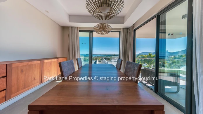 Home style apartment with magnificent sea and mountain views (Sole Mandate)