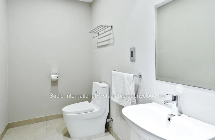 Maison à vendre à Péreybère, 250m², 3 chambres, piscine privée, proche des commodités