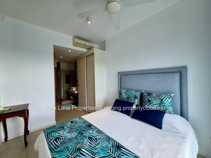 Cute waterfront apartment with view on Marina, between river and mountain.