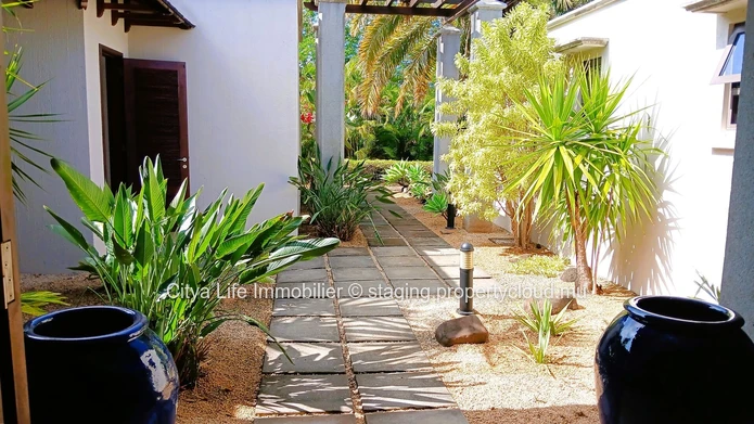 For Sale: Luxurious 4-Bedroom Villa in Tamarin