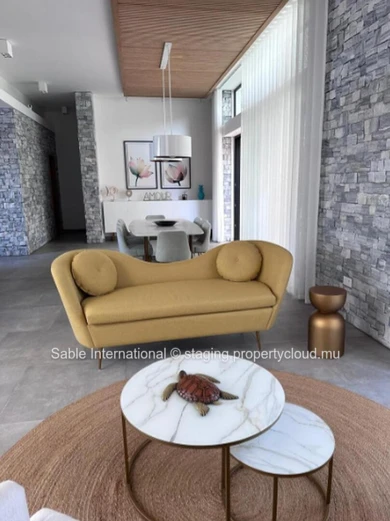 Villa à vendre Pereybere, 438m², 4 chambres, piscine privée, proche commodités. Climatisée, garage.
